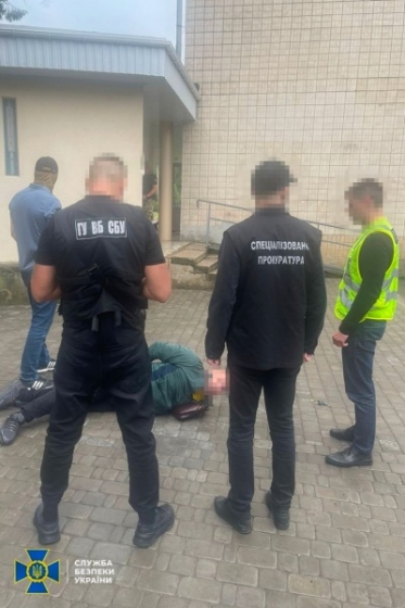 Вдавав з себе співробітника СБУ. Затримано шахрая, який &quot;відмазував&quot; чоловіків від призову