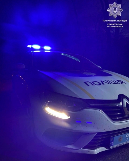 Виносили речі зі зруйнованого будинку: у Краматорську патрульні виявили ймовірних крадіїв