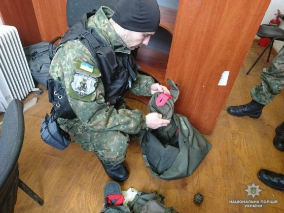 Полицейские обезвредили гранату Ф-1, которая была найдена в отделении экспресс-доставки в Славянске 