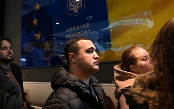 МЗС відновлює консульські послуги для чоловіків, але є нюанс
