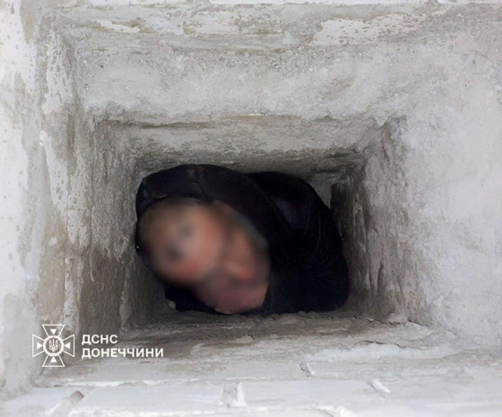 У Краматорську чоловік застряг у вентиляційній шахті