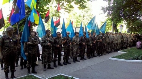 Добровольческие батальоны проводят в Киеве марш с требованиями к властям