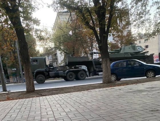У Маріуполі зафіксовано черговий рух техніки у бік Бердянська, вночі у місті пролунало два вибухи, - Андрющенко