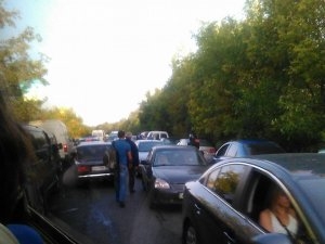 Реалии ДНР: очередь желающих уехать из Горловки растянулась на 1,5 километра