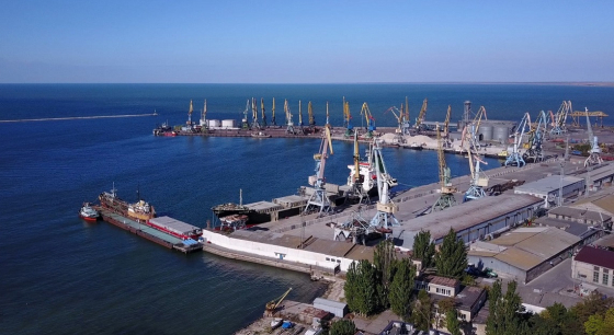 Російські окупанти три місяці не виплачують зарплату працівникам Бердянського порту, - ЦНС