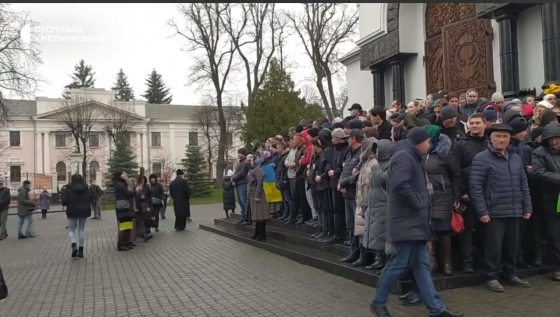 У Кам’янці-Подільському прибічники УПЦ МП заблокували вхід до храму, який перейшов до ПЦУ