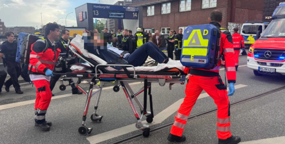 Напад у Гамбурзі: жінка з ножем поранила 12 осіб на вокзалі 