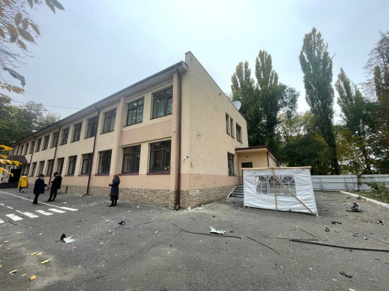 У Києві пошкоджена єврейська школа &quot;Перлина&quot; внаслідок нічної атаки РФ