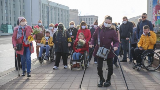 На марш в Минске вышли люди с инвалидностью