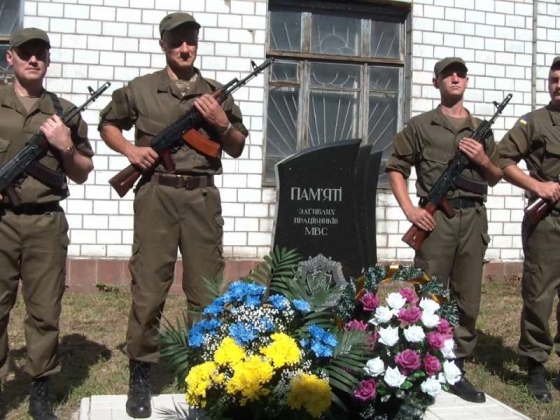 В Константиновке установили памятник погибшим в АТО милиционерам (фото)