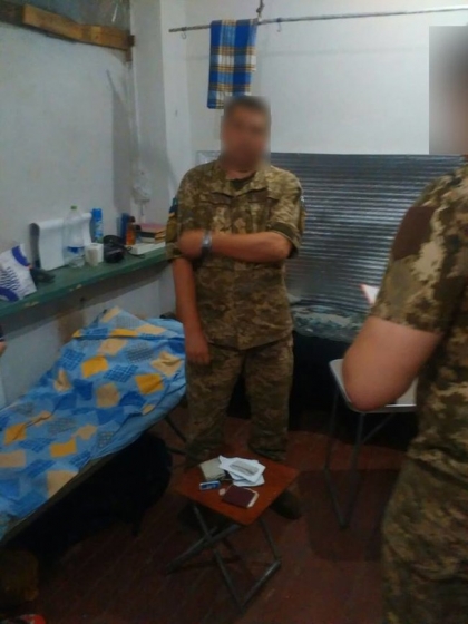Подполковник ВСУ задержан за вымогательство 6 тыс. грн. взятки от подчиненного офицера: ему грозит до 8 лет лишения свободы