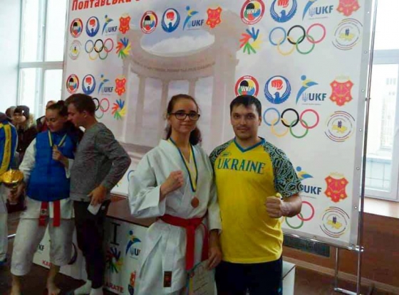 Серебряный дебют спортсменки из Краматорска на чемпионате Украины по каратэ