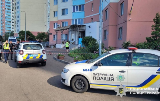 У Києві дитина випала з вікна 21 поверху