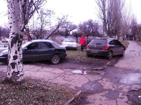 В Селидово выясняют обстоятельства ДТП с участием полицейского (фото)