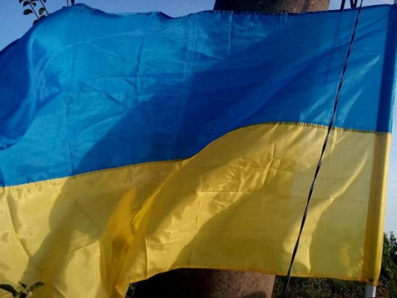 Украинские бойцы подняли государственный флаг над авдеевской промзоной