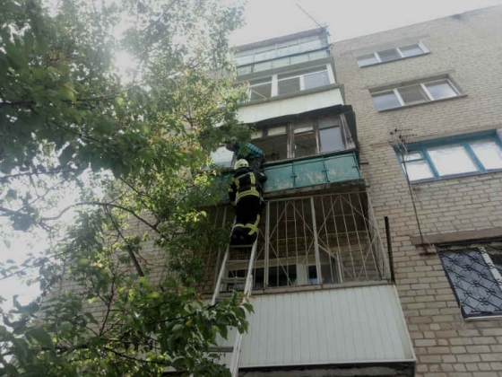 В Краматорске женщина выпала с балкона 