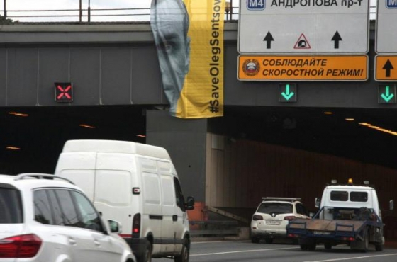 В Москве в день открытия ЧМ-2018 вывесили плакат с Сенцовым 