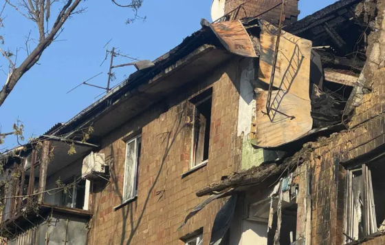 У Києві дрон влучив у квартиру відомого художника