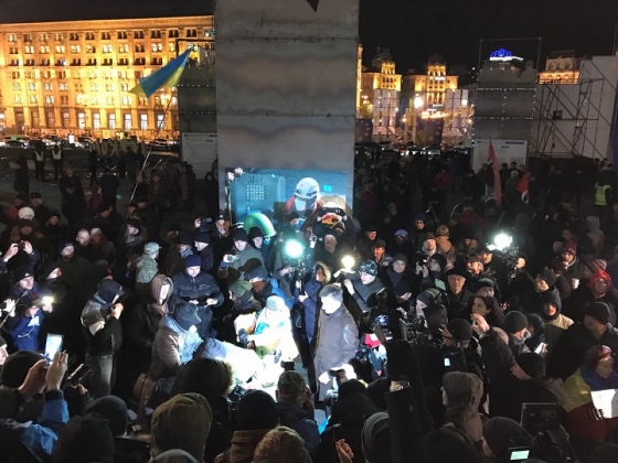 В четвертую годовщину Революции Достоинства националисты на Майдане устанавливают палатки