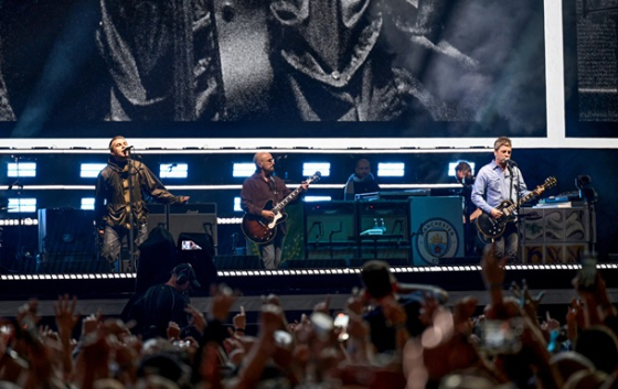 Легендарний гурт Oasis вперше за 16 років вийшов на сцену разом