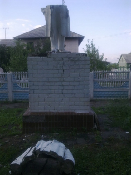 В Чугуеве раскололи памятник Ленину