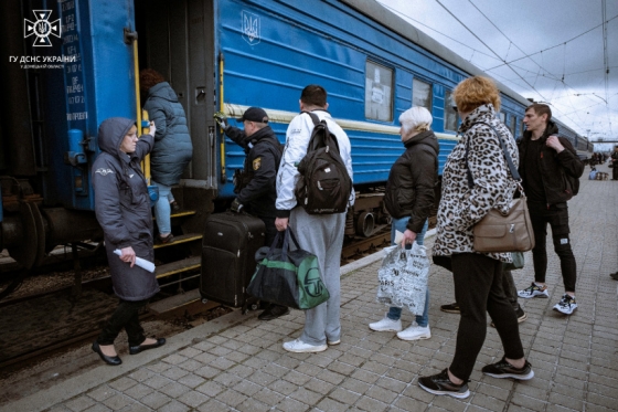 Евакуація цивільних мешканців Донеччини триває