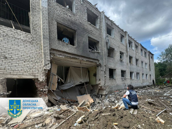 П’ятеро поранених цивільних – прокурори фіксують наслідки нічної ракетної атаки на Святогірськ
