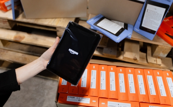 Amazon передав 5700 гаджетів для українських школярів