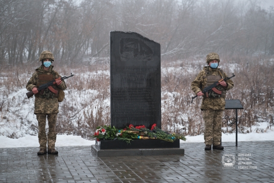 Под Волновахой почтили память пассажиров расстрелянного боевиками &quot;ДНР&quot; автобуса