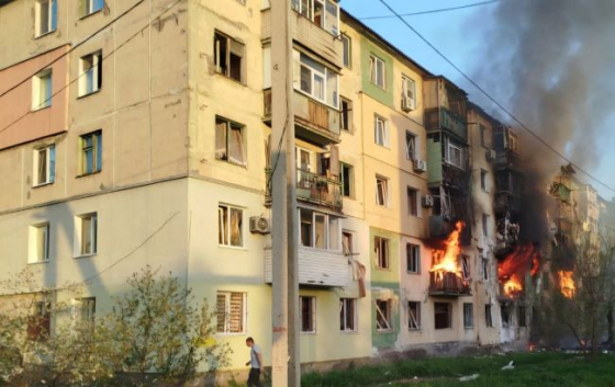 Атака на Павлоград: палає багатоповерхівка, загинули люди, багато постраждалих