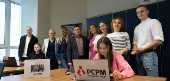 У Польщі запустили спеціальну освітню гарячу лінію для українських батьків