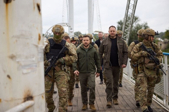 Зеленський приїхав у визволений від російських окупантів Ізюм