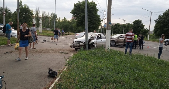 В Краматорске на пересечении улиц Дворцовой и М. Примаченко столкнулось несколько автомобилей