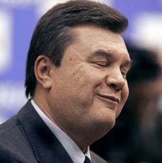 В. Янукович: «Ни одна власть не стоит и капли пролитой за нее крови. Именно этим принципом я руководствовался…». Фоторепортаж