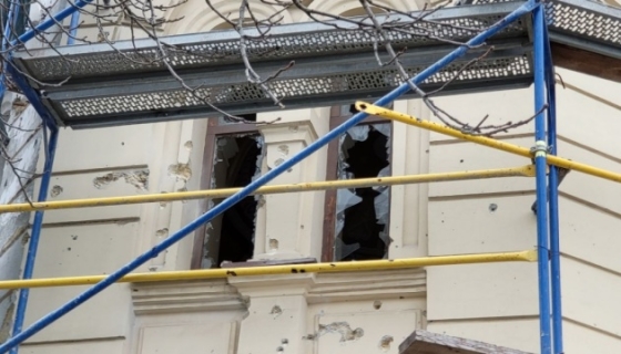 російський загарбник сам задокументував крадіжку картин із херсонського музею