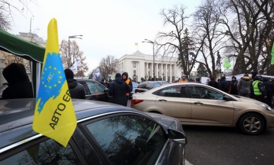 Растаможка &quot;евроблях&quot; по-новому: закон вступил в силу, но заработает с 15 июня 