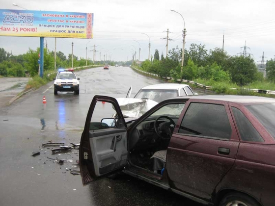  В Краматорске две “десятки” столкнулись “лоб в лоб”