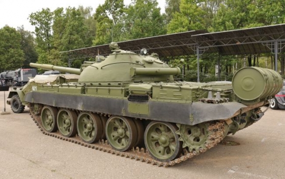Оккупанты снимают с хранения устаревшие танки Т-62 для отправки в Украину 