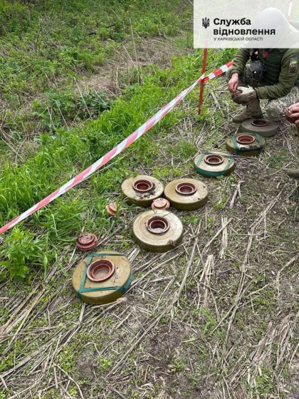 На трасі Київ–Харків дорожники виявили 8 протитранспортних мін