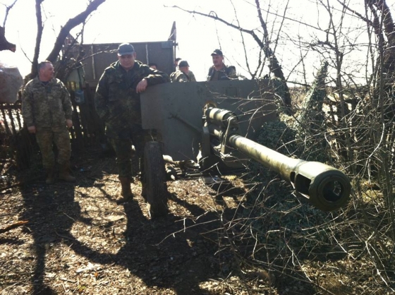 Бойцы на Донбассе вооружены пушкой времен Второй мировой войны 