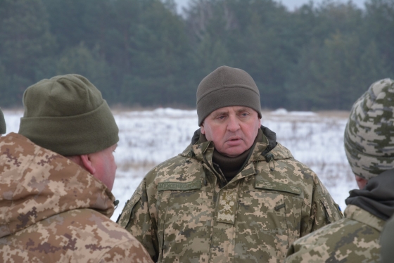 Россия стянула военную технику к границе с Украиной, – Муженко