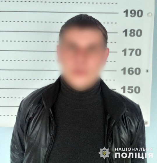 Вночі у Краматорському районі нетверезий злочинець стріляв по вікнах багатоповерхівки з автомата Калашникова