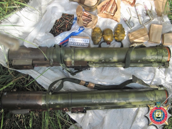 В Марьинке выявлен тайник с крупной партией боеприпасов