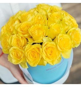 Цветы в коробке - роскошный подарок для любимой!