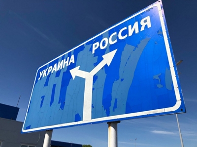 Запасшись маринованими грибами, прокурор Донецької обласної прокуратури &quot;евакуювався&quot; з Краматорська до Росії