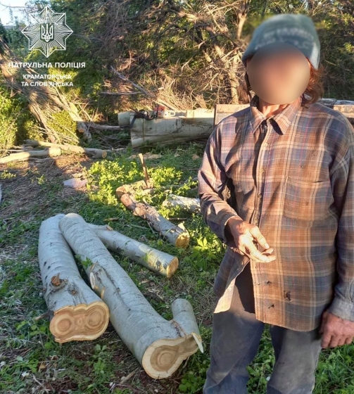 У Слов’янську патрульні виявили чоловіка, який знищував зелені насадження
