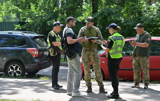 Яке посвідчення має пред&#039;явити особа, яка вручає повістку: Кабмін затвердив форму