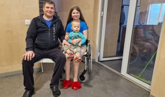 «Мріємо, щоб син зростав в Україні без війни», - сім’я із Краматорська, яка мешкає у центрі «Незламні матусі»