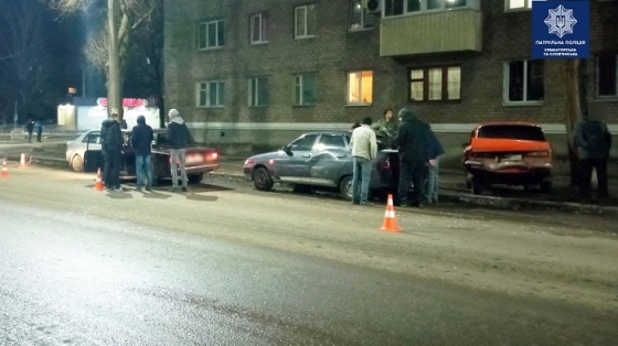 В Славянске, предположительно, нетрезвый водитель протаранил три припаркованных авто (видео)