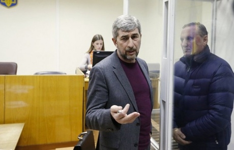 Ефремов покорно носит браслет и ждет решения суда - адвокат